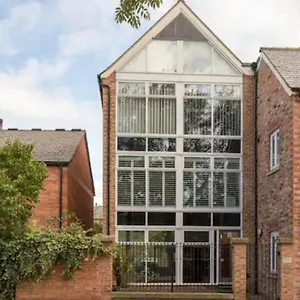 https://immaculate-2-bed-apartment-in-york-city-centre.yorkshirehotels.net